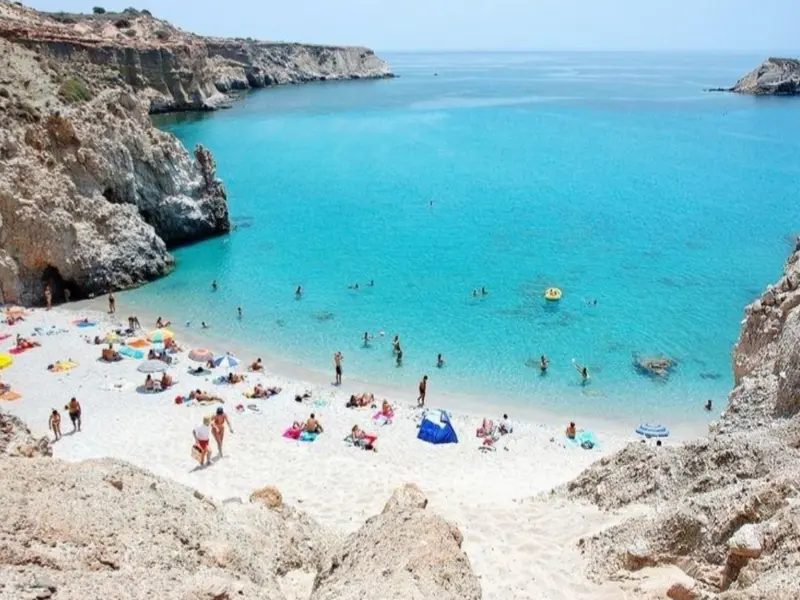 Letovanje Grčka Ostrvo Milos plaža
