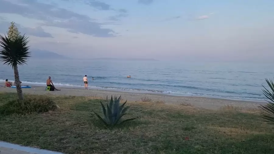 Letovanje Grčka Vrasna Paralia More
